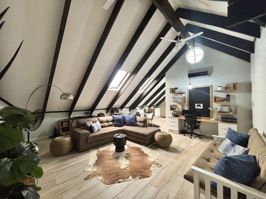 5 Bedroom Property for Sale in Grimbeeck Park North West